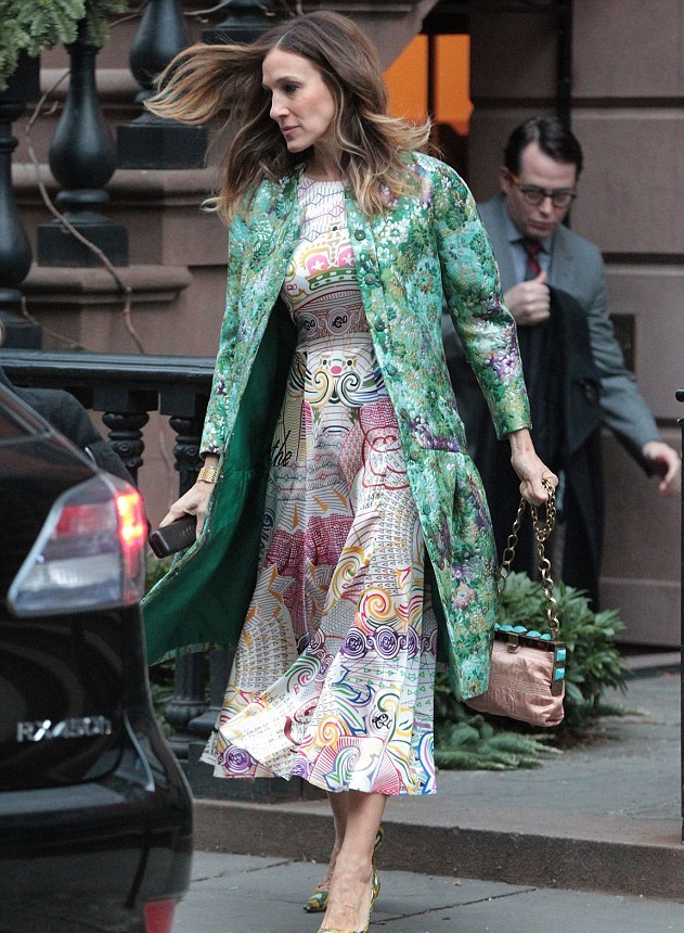 sarah-jessica-parker-new-york-city-giambattista-valli-couture-floral-jacquard-coat-mary-katrantzou-spring-2013-dress-jean-michel-emma-snakeskin-embossed-pumps