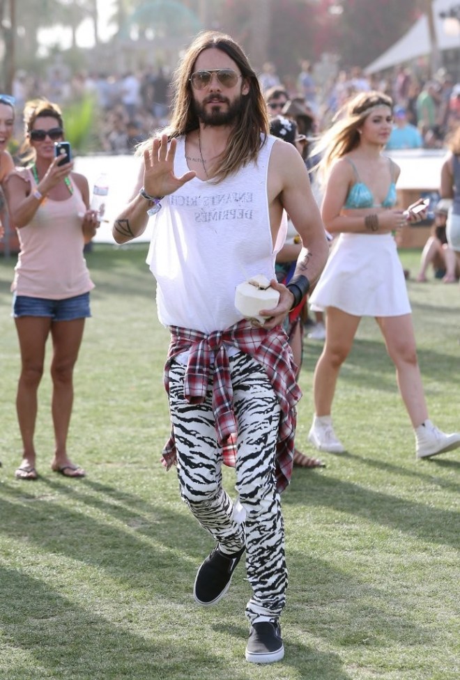 jared-leto-coachella-2014-saint-laurent-black-and-white-tiger-print-skinny-jeans-1